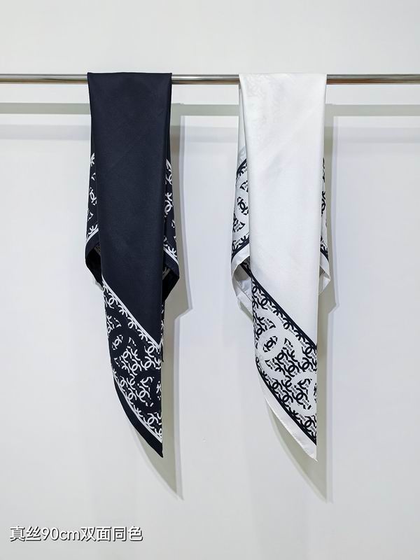Chanel silk scarf hm47
